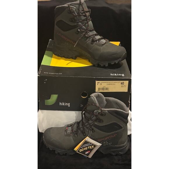 La Sportiva Men's 7 1/2 hiking boots  NIB Carbon/Chili color Goretex - Picture 1 of 1